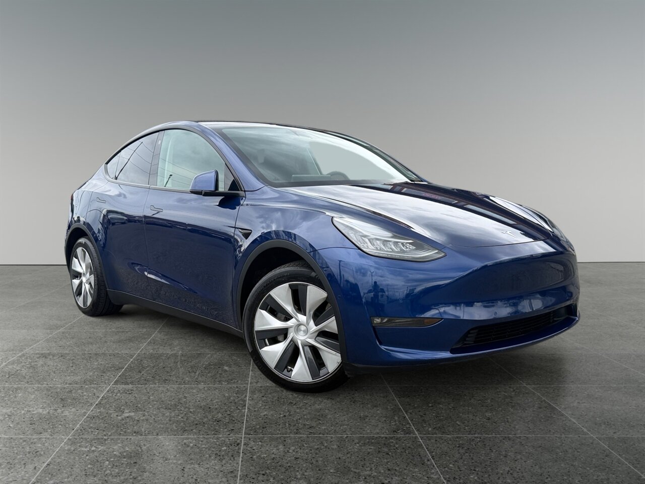 2021 Tesla Model Y Long Range in Blue — thumbnail 8 of 21