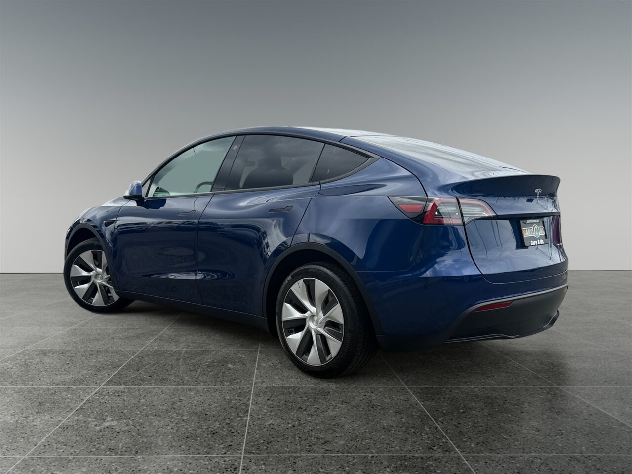 2021 Tesla Model Y Long Range in Blue — photo 3 of 21
