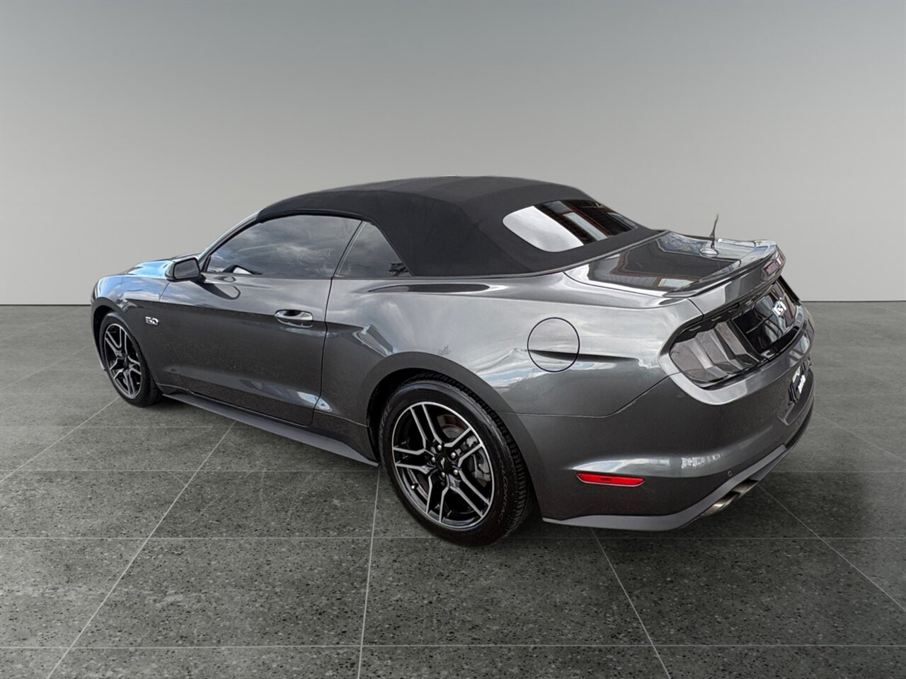 2019 Ford Mustang GT Premium in Gray — photo 3 of 21