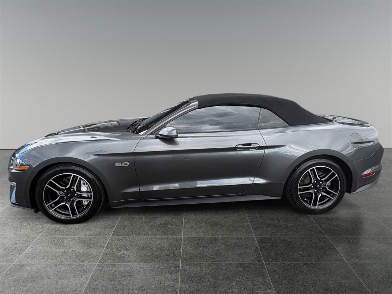 2019 Ford Mustang GT Premium in Gray — photo 2 of 21
