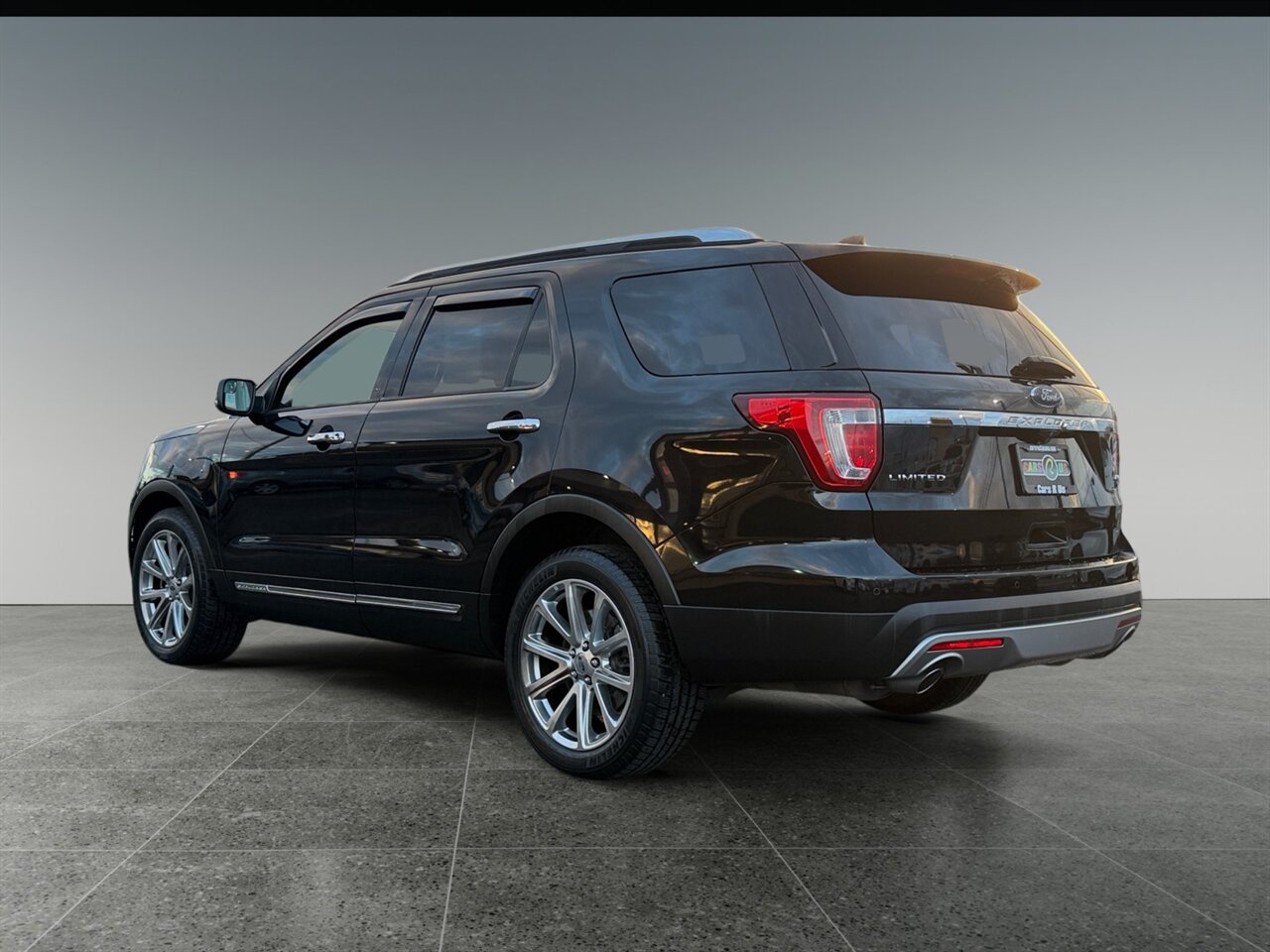 2017 Ford Explorer Limited in Black — photo 3 of 23