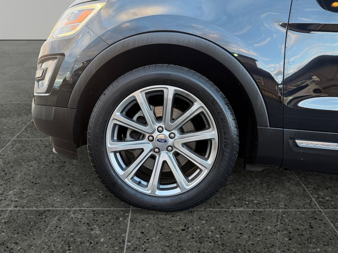 2017 Ford Explorer Limited in Black — thumbnail 15 of 23