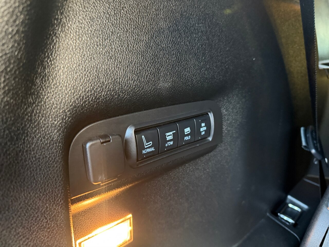 2017 Ford Explorer Limited in Black — thumbnail 21 of 23