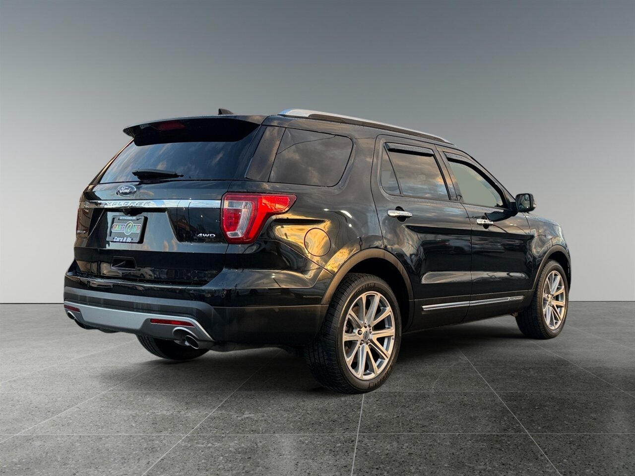 2017 Ford Explorer Limited in Black — thumbnail 6 of 23