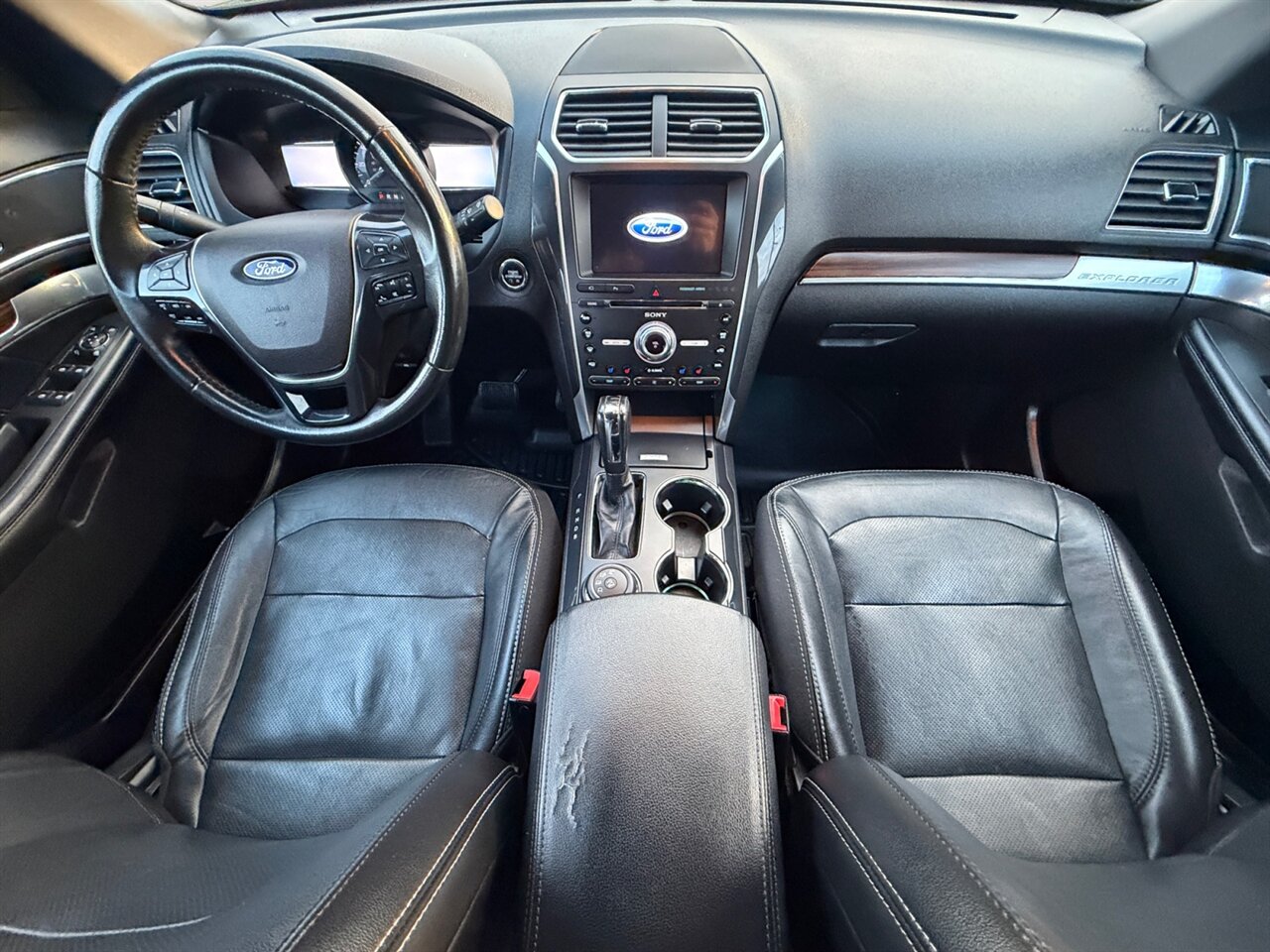 2017 Ford Explorer Limited in Black — thumbnail 11 of 23