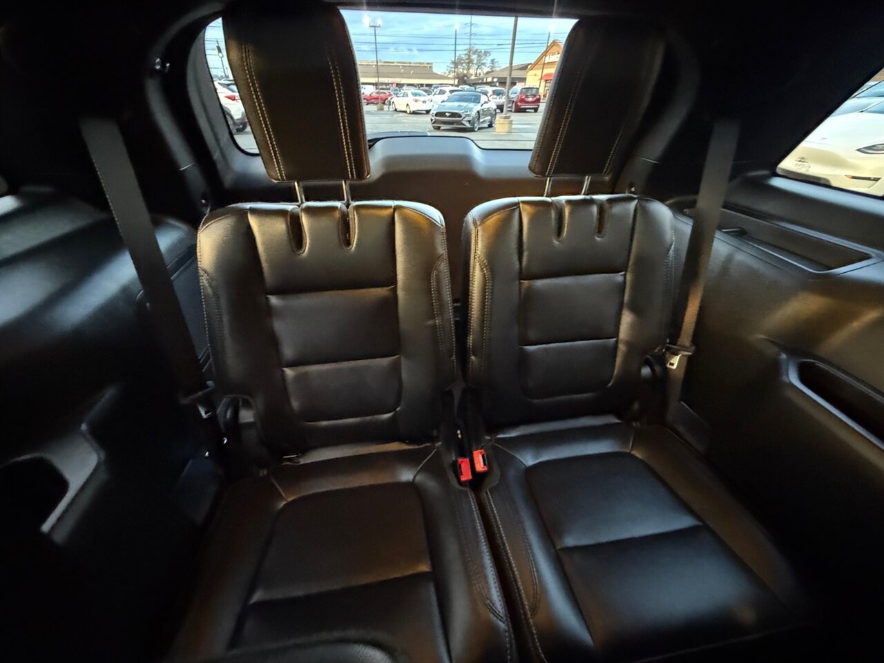 2017 Ford Explorer Limited in Black — thumbnail 17 of 23
