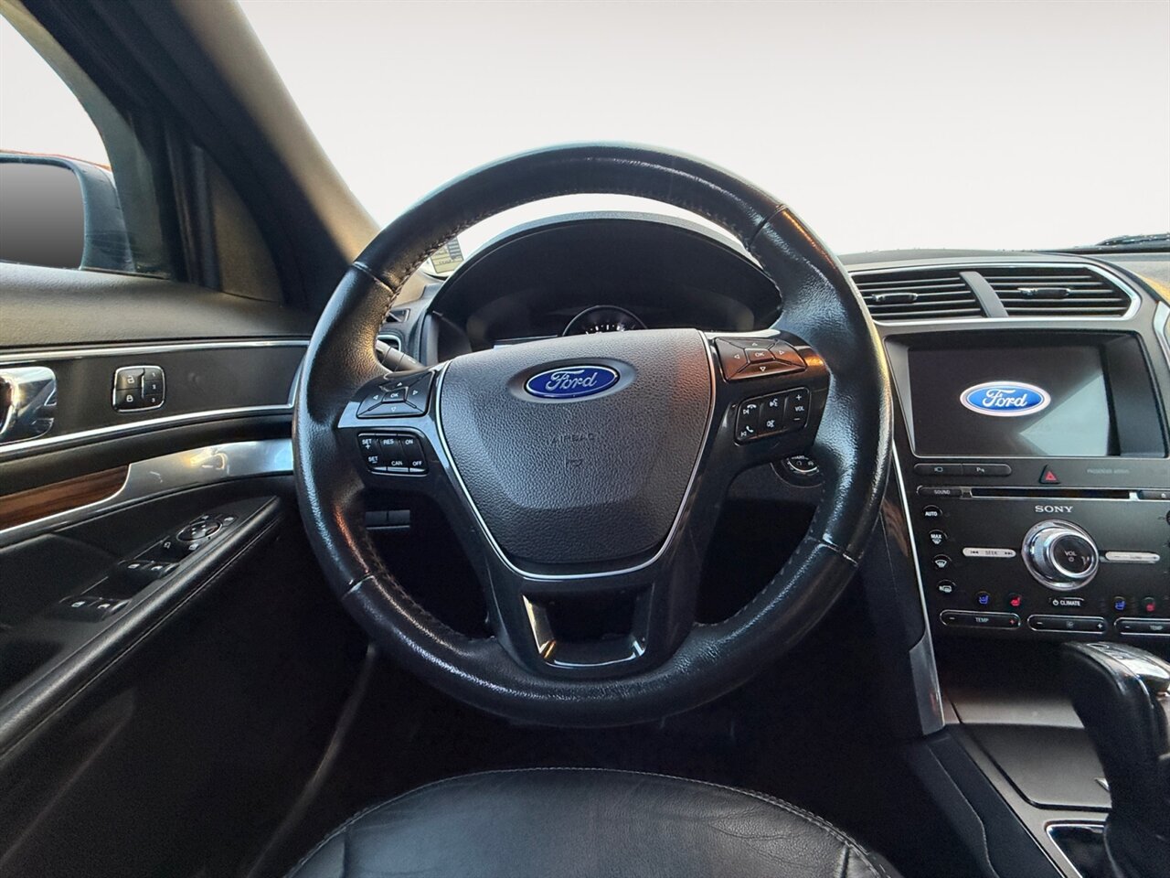 2017 Ford Explorer Limited in Black — thumbnail 13 of 23