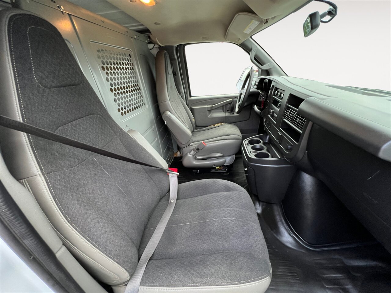 2018 Chevrolet Express Cargo Work Van - Photo 16