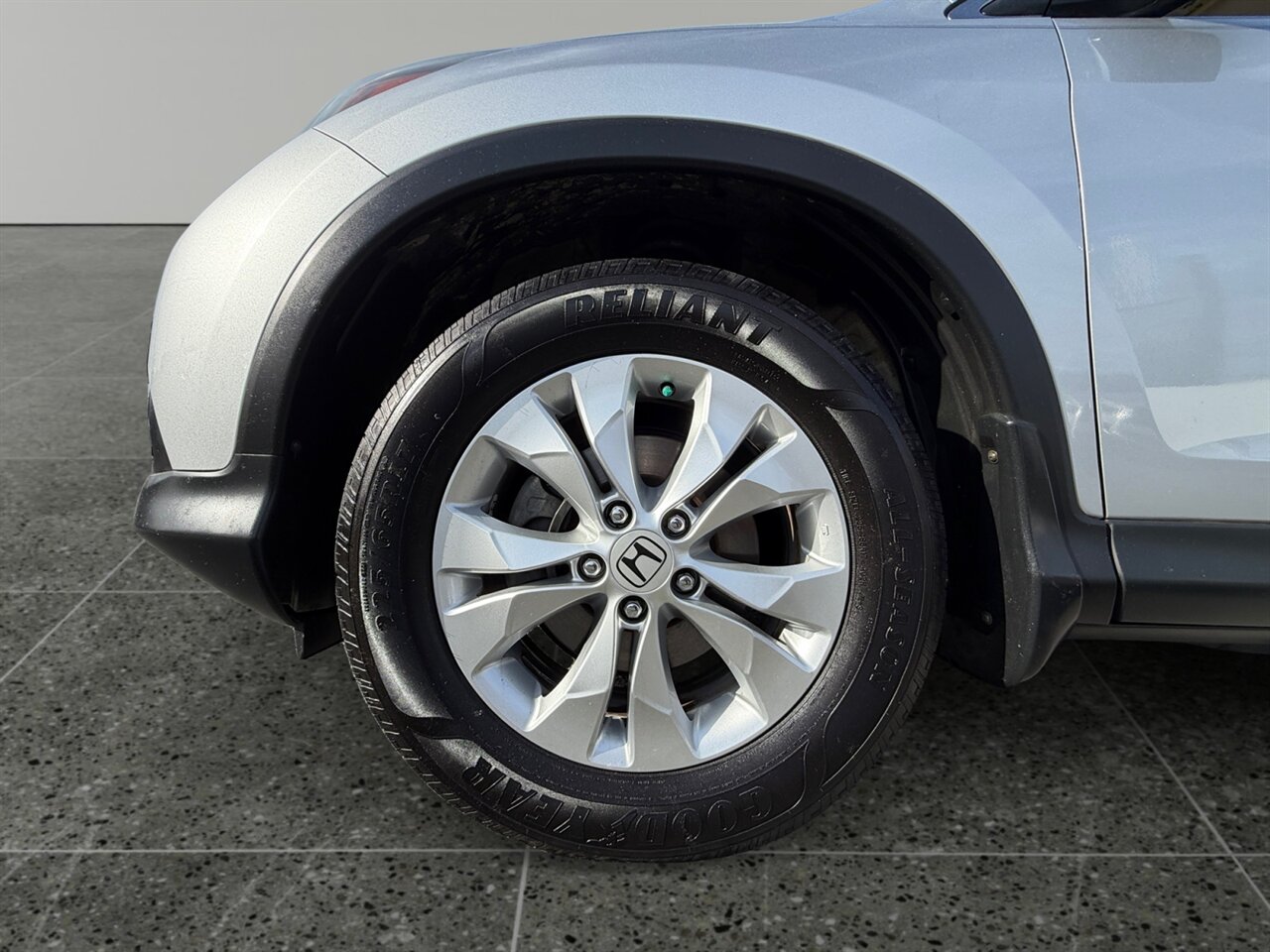 2014 Honda CR-V EX in Silver — thumbnail 15 of 23