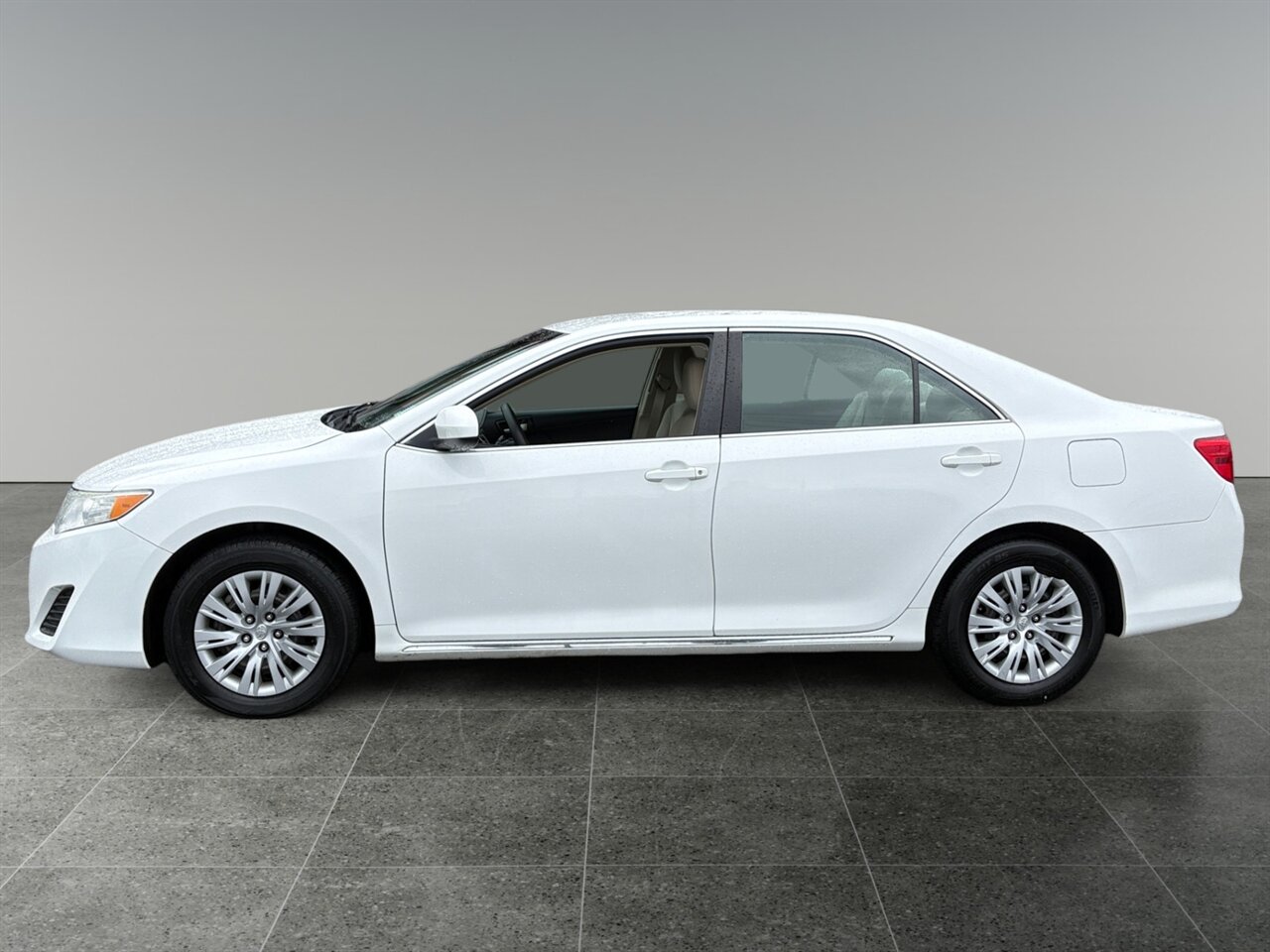 2013 Toyota Camry LE in White — photo 2 of 24