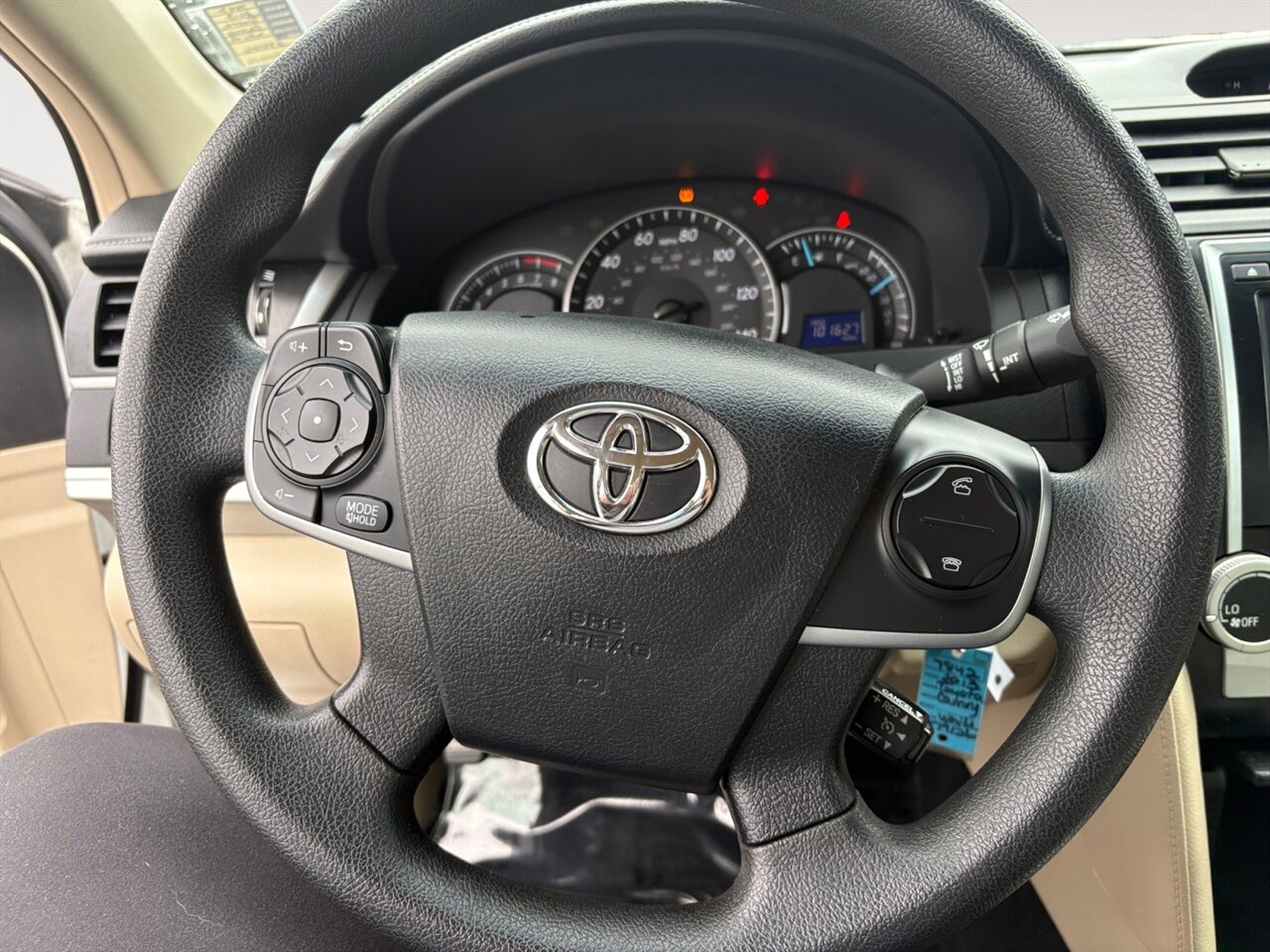 2013 Toyota Camry LE in White — thumbnail 22 of 24