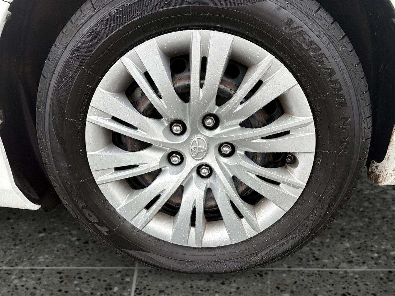 2013 Toyota Camry LE in White — thumbnail 15 of 24