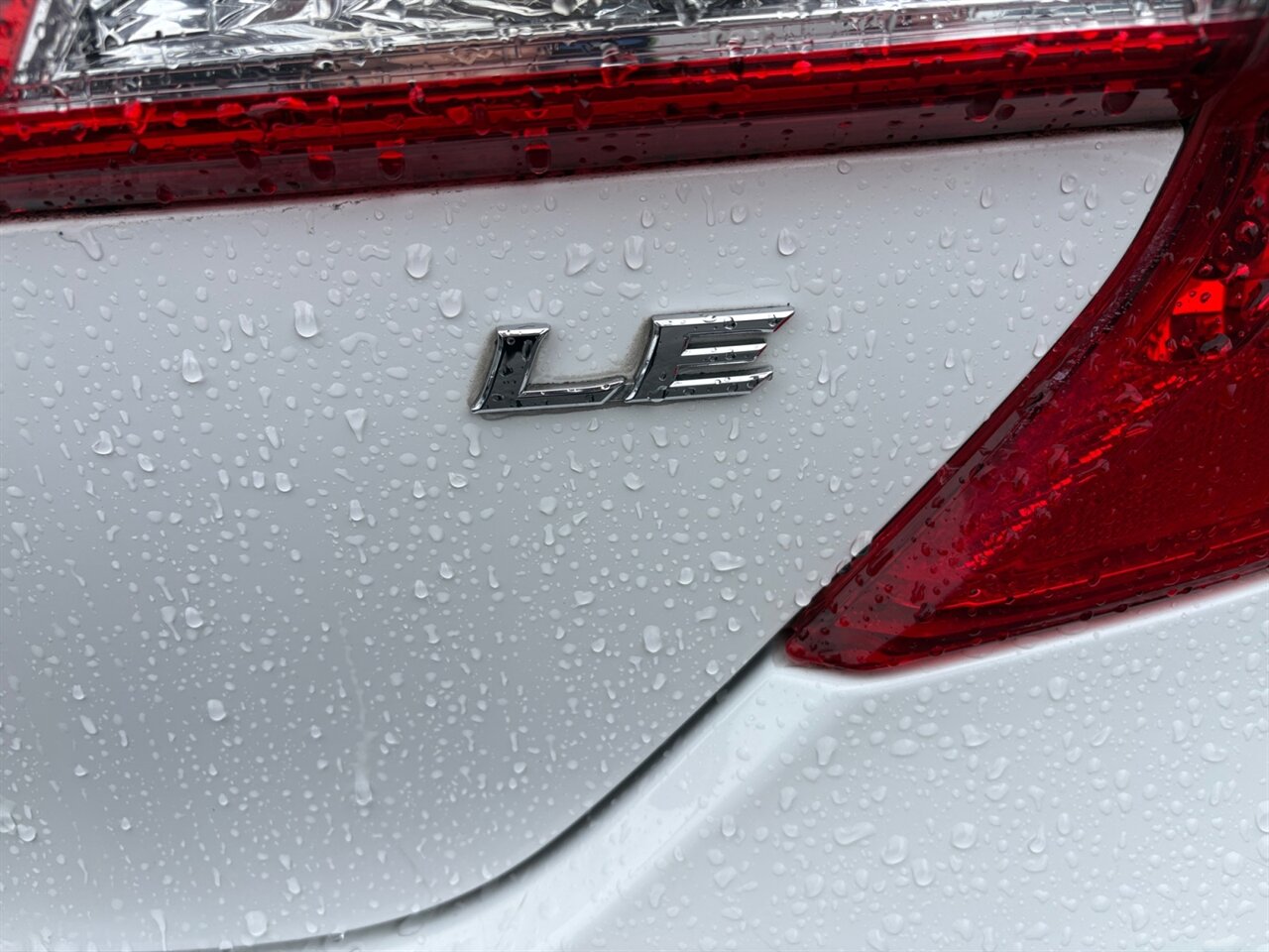 2013 Toyota Camry LE in White — thumbnail 19 of 24
