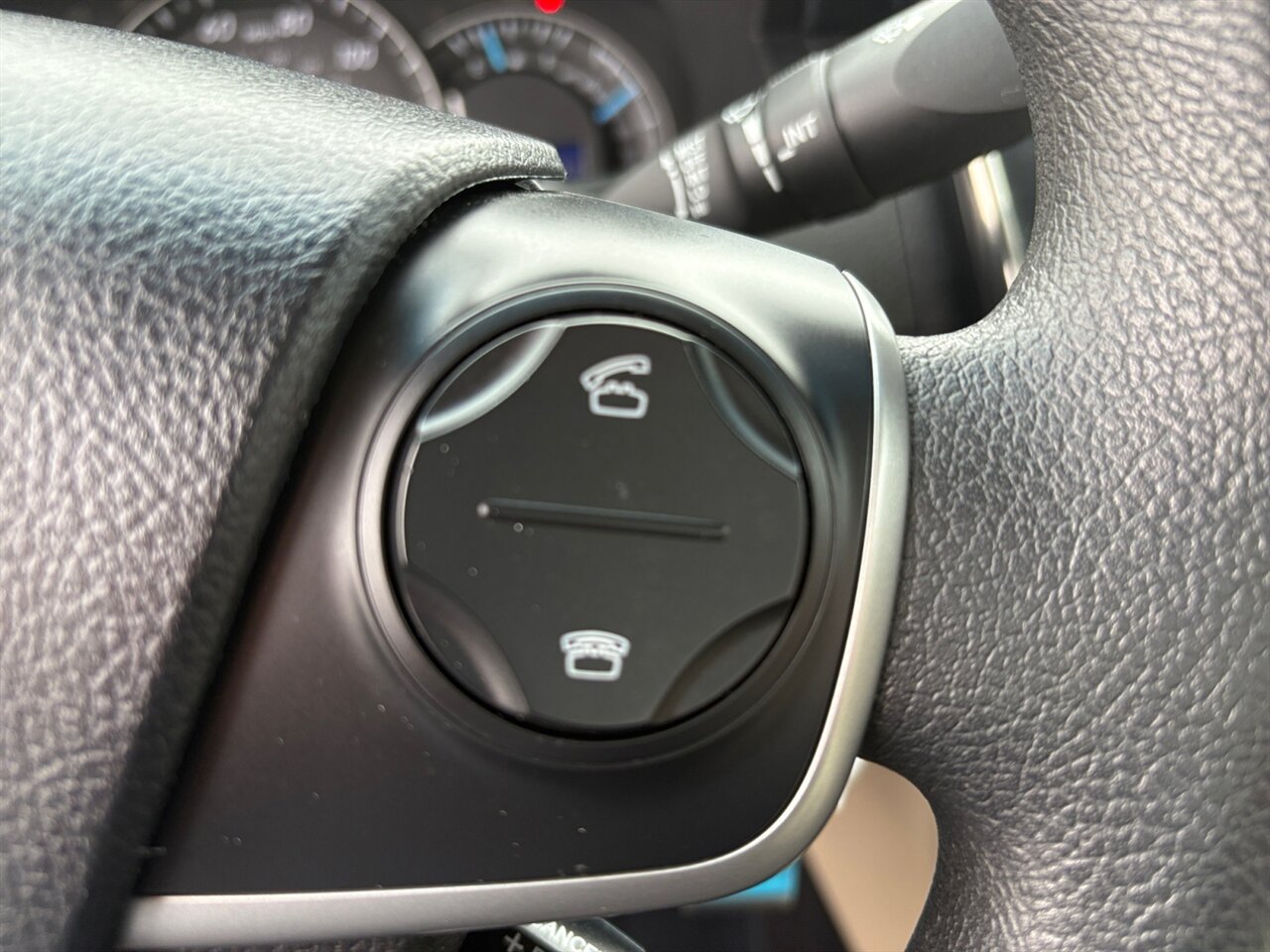 2013 Toyota Camry LE in White — thumbnail 21 of 24