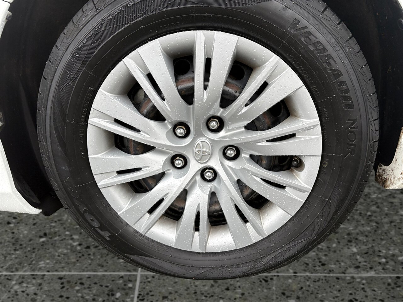 2013 Toyota Camry LE in White — thumbnail 23 of 24