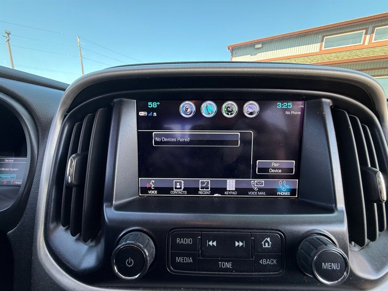 2017 GMC Canyon SLE in Silver — thumbnail 17 of 26