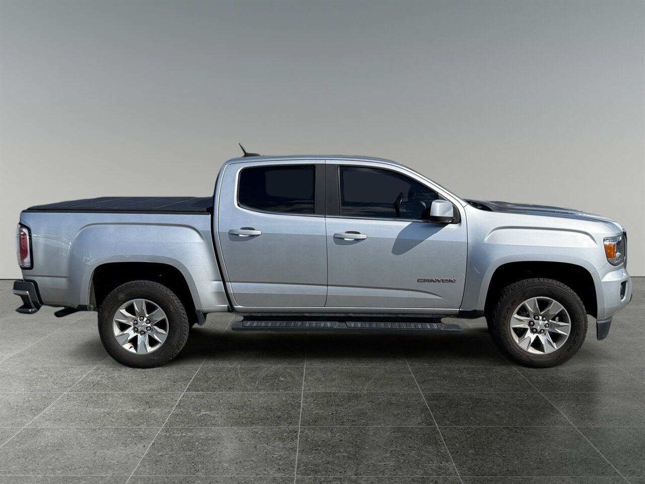 2017 GMC Canyon SLE in Silver — thumbnail 7 of 26