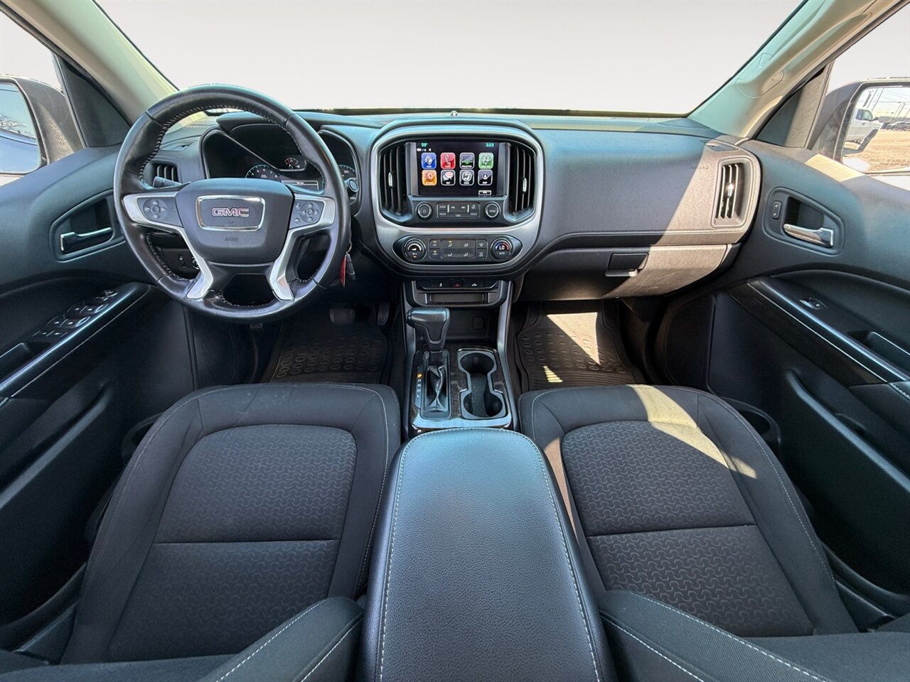 2017 GMC Canyon SLE in Silver — thumbnail 11 of 26
