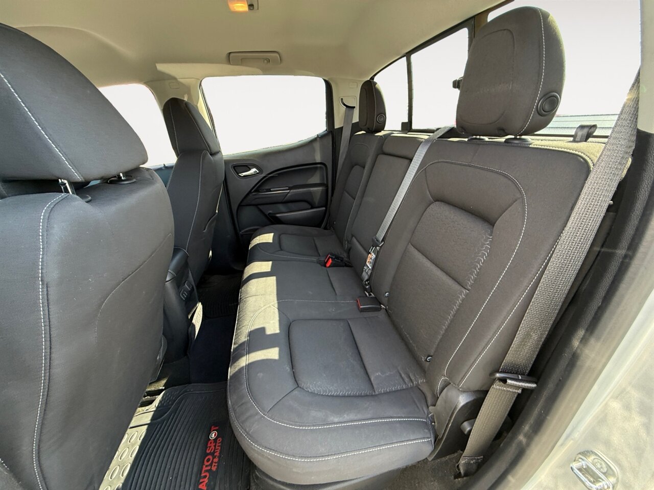 2017 GMC Canyon SLE in Silver — thumbnail 14 of 26