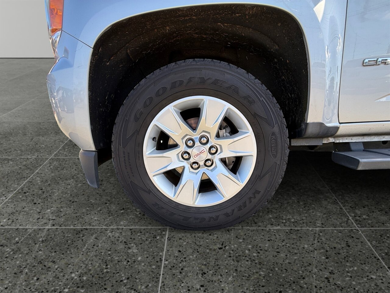 2017 GMC Canyon SLE in Silver — thumbnail 15 of 26