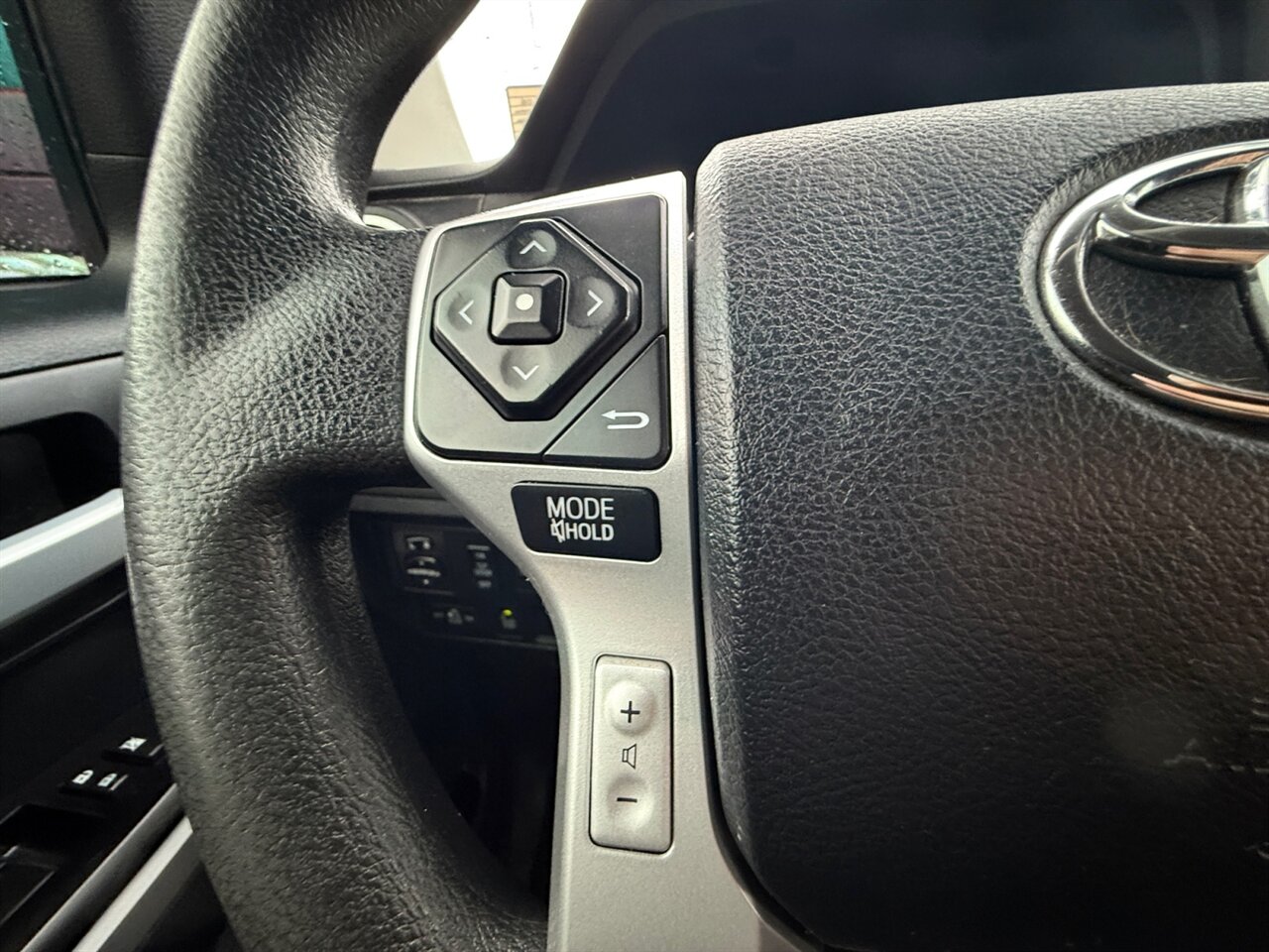 2016 Toyota Tundra SR5 in White — thumbnail 18 of 26