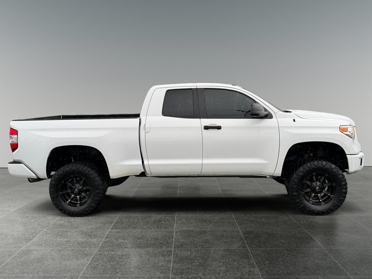 2016 Toyota Tundra SR5 in White — thumbnail 7 of 26