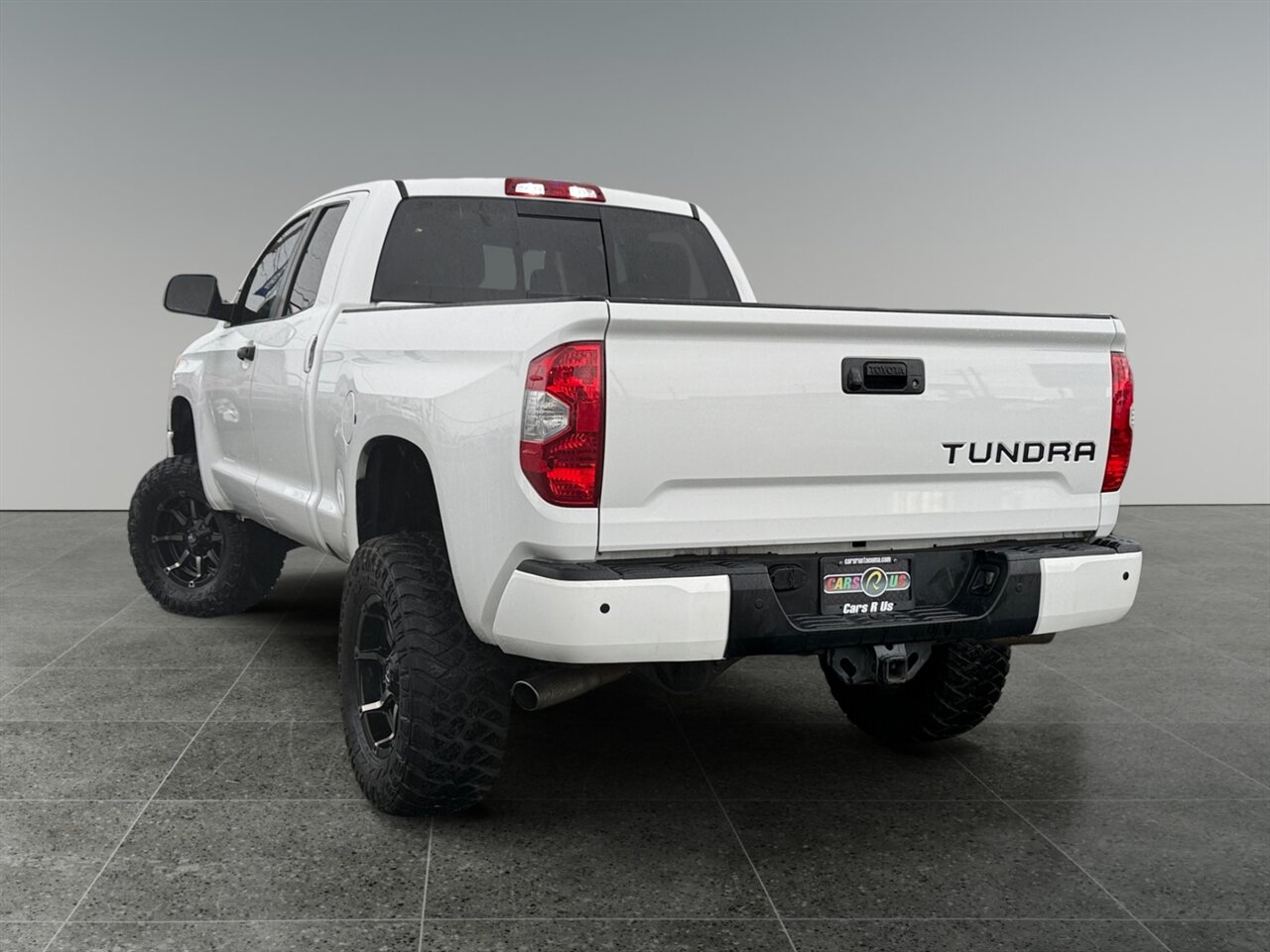 2016 Toyota Tundra SR5 in White — photo 3 of 26