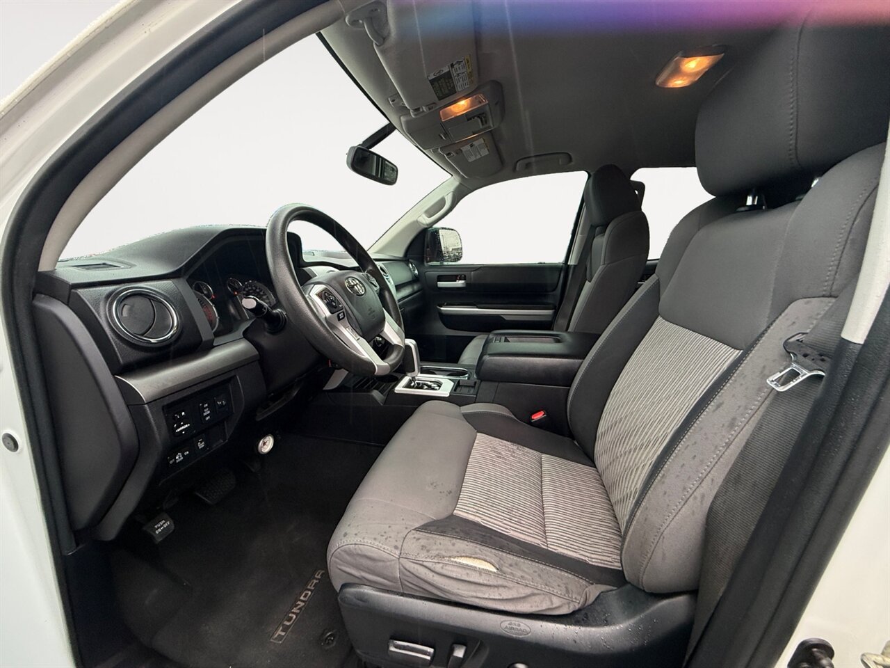 2016 Toyota Tundra SR5 in White — thumbnail 10 of 26