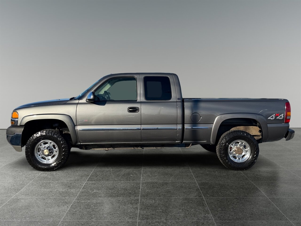 2002 GMC Sierra 2500HD SL in Gray — photo 2 of 29