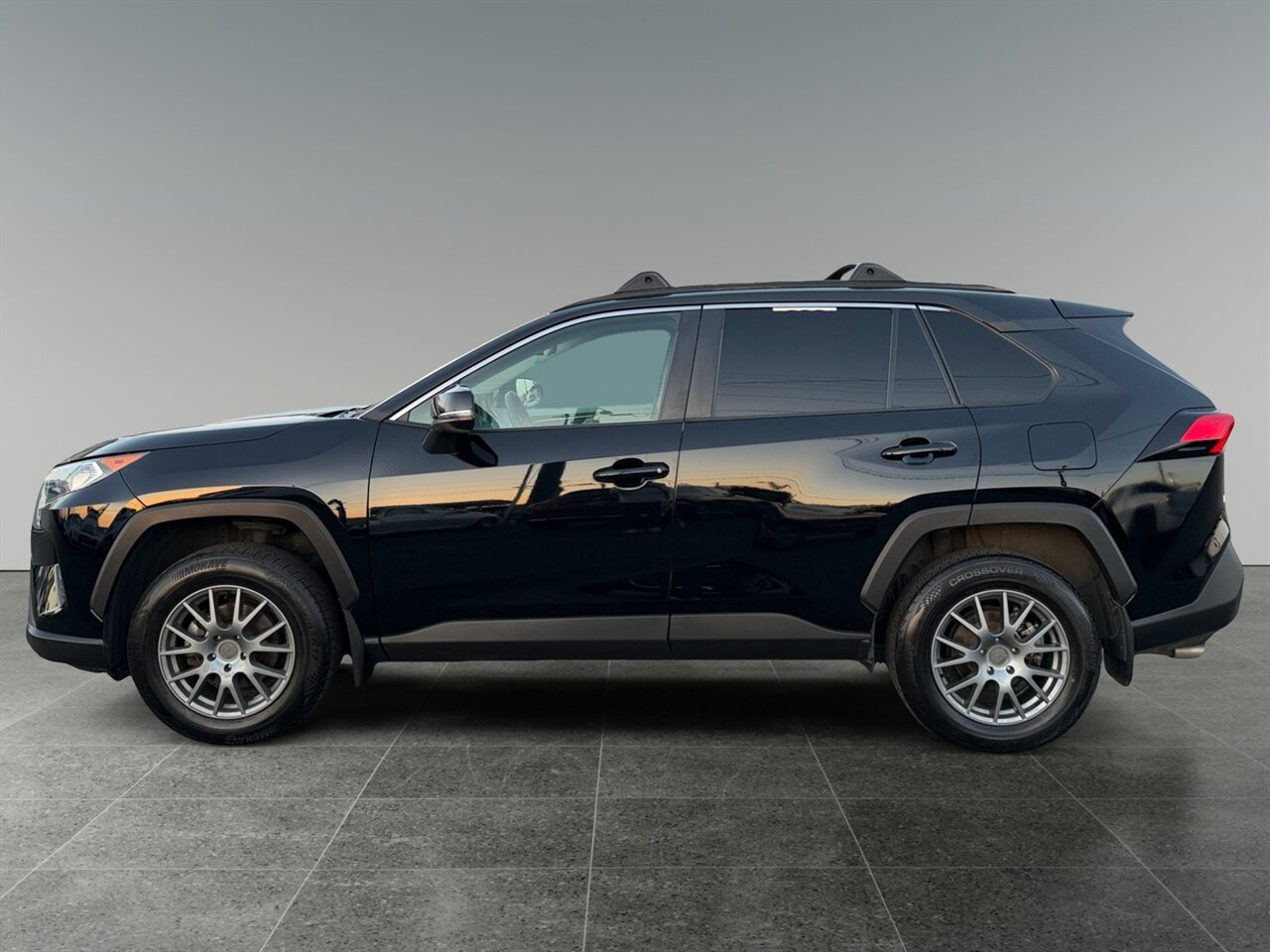 2020 Toyota RAV4 XLE in Black — thumbnail 27 of 27