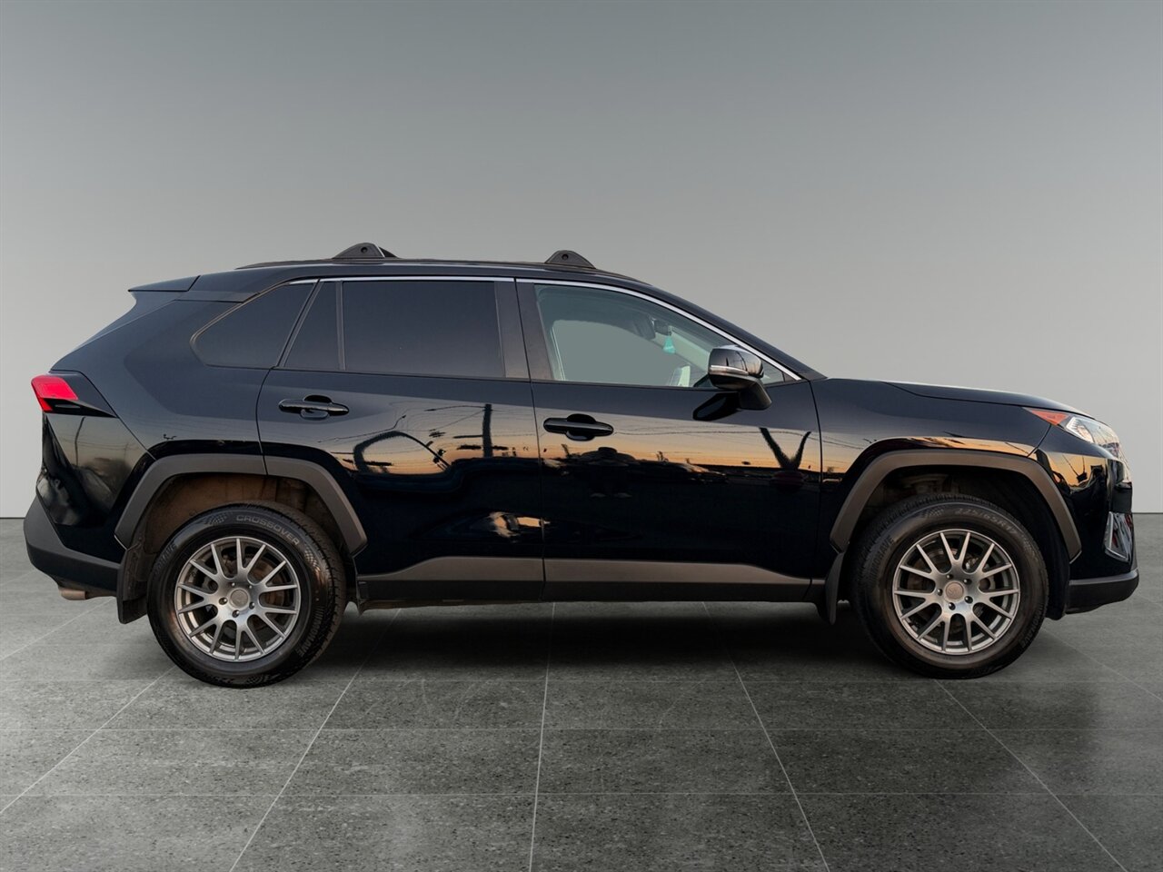 2020 Toyota RAV4 XLE in Black — thumbnail 7 of 27