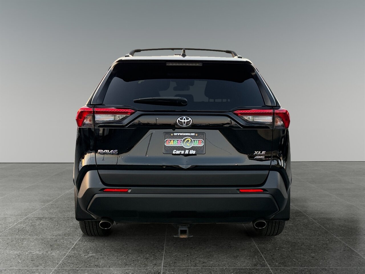 2020 Toyota RAV4 XLE in Black — photo 5 of 27