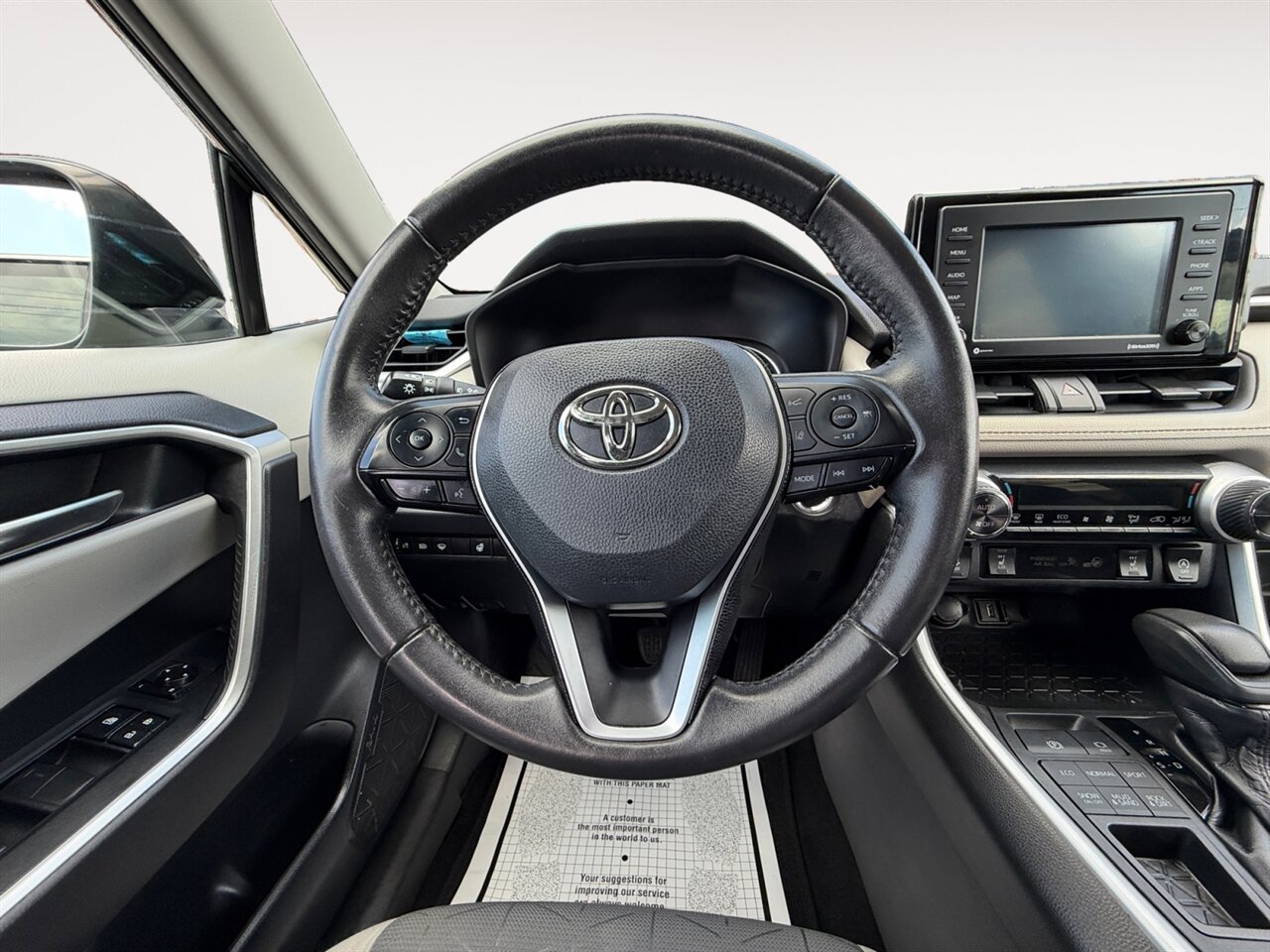 2020 Toyota RAV4 XLE in Black — thumbnail 13 of 27