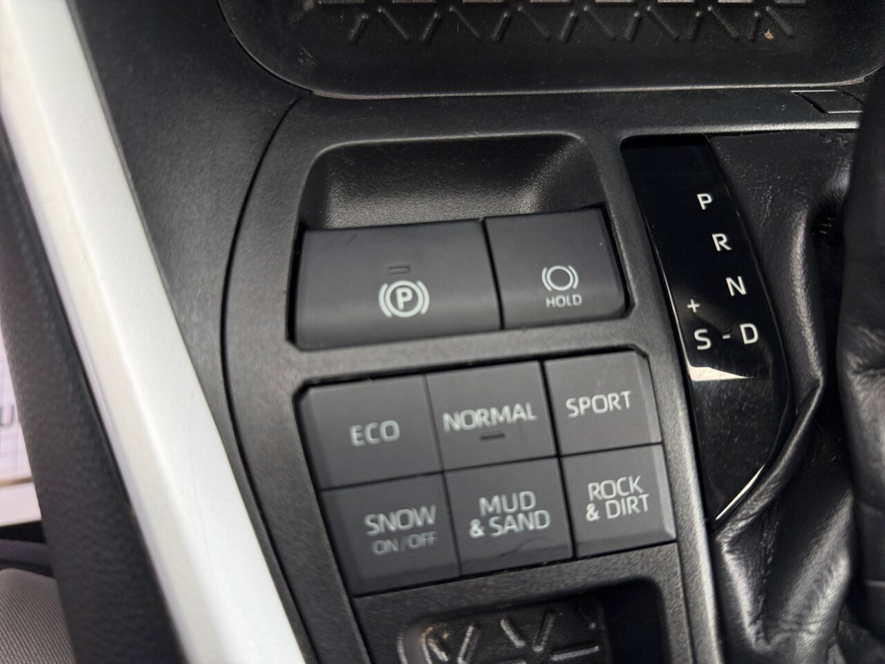 2020 Toyota RAV4 XLE in Black — thumbnail 20 of 27