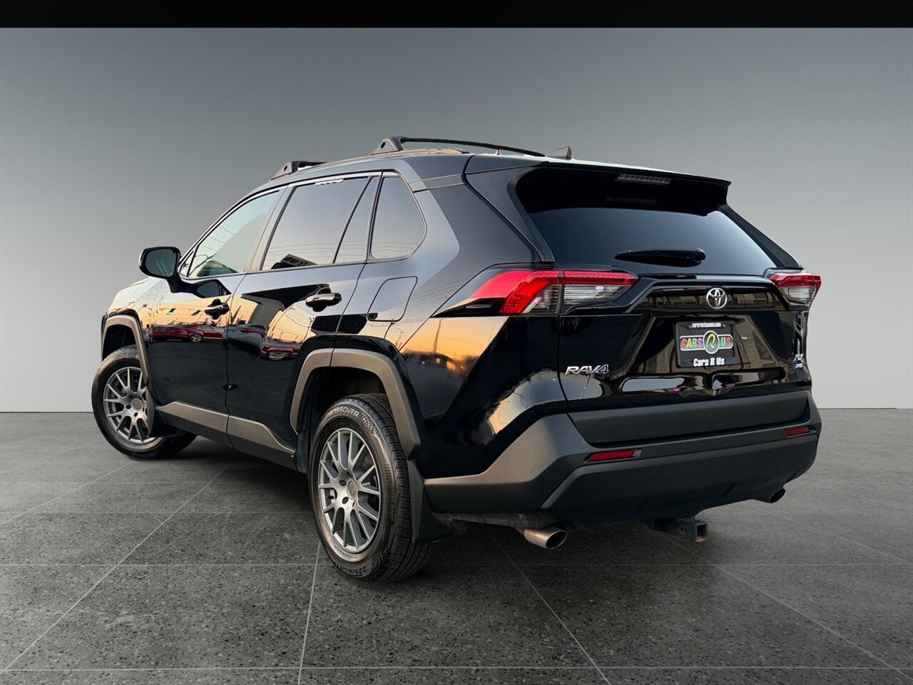 2020 Toyota RAV4 XLE in Black — photo 3 of 27