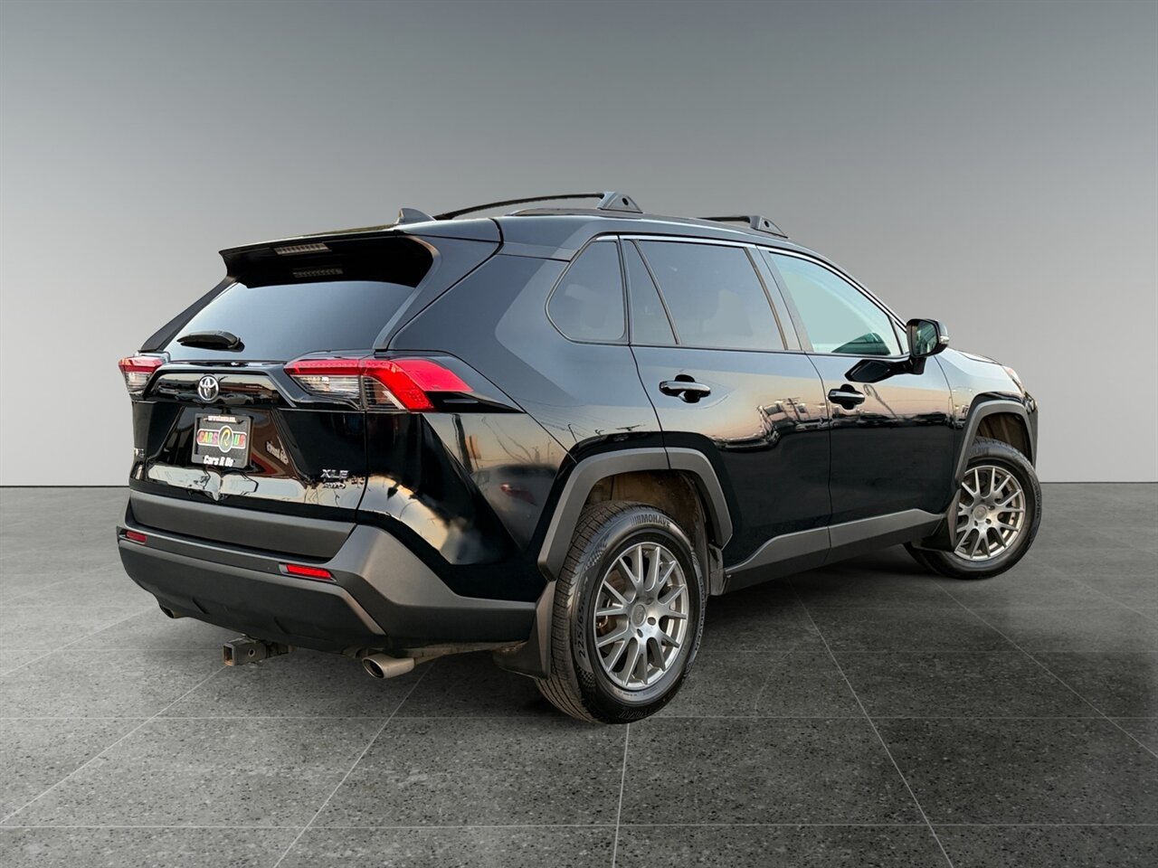 2020 Toyota RAV4 XLE in Black — thumbnail 6 of 27