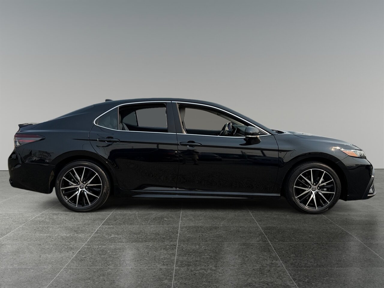 2023 Toyota Camry SE in Black — thumbnail 7 of 25