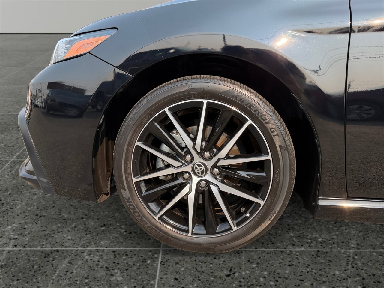 2023 Toyota Camry SE in Black — thumbnail 15 of 21