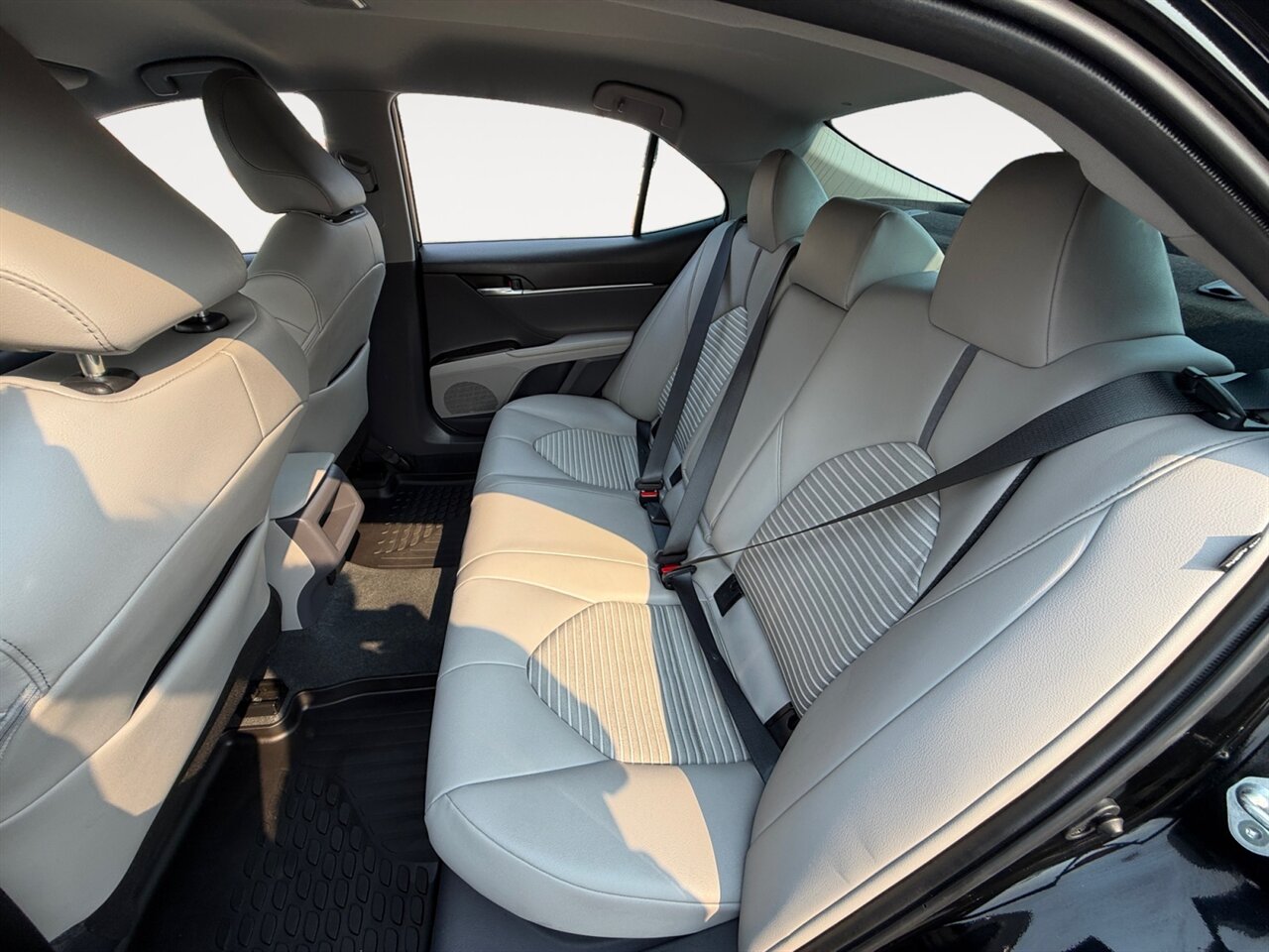2023 Toyota Camry SE in Black — thumbnail 14 of 21
