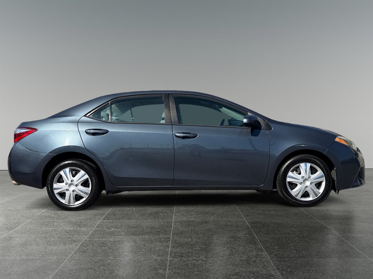 2015 Toyota Corolla LE in Gray — thumbnail 7 of 25