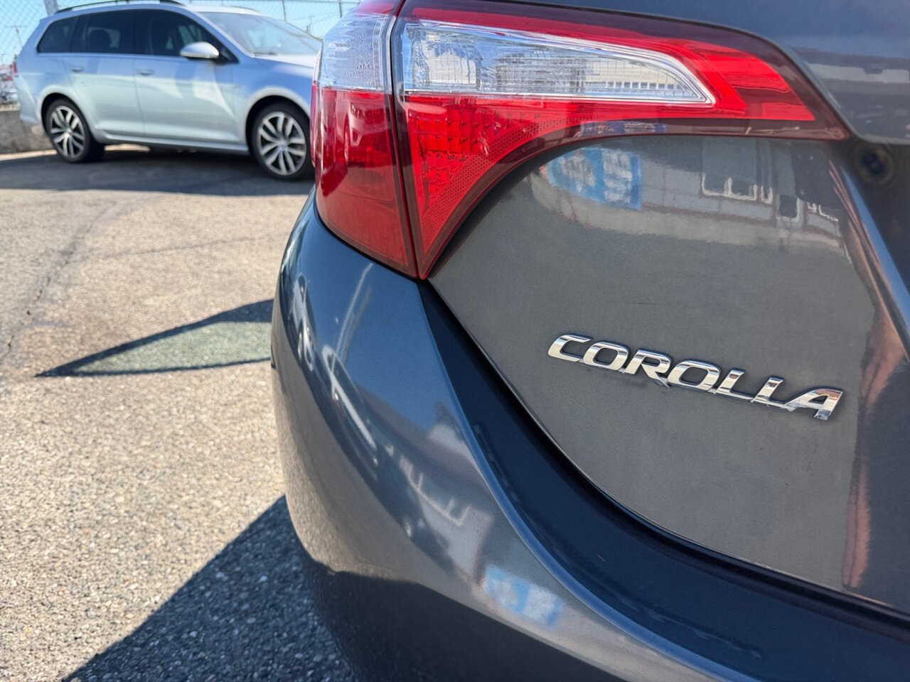 2015 Toyota Corolla LE in Gray — thumbnail 18 of 25