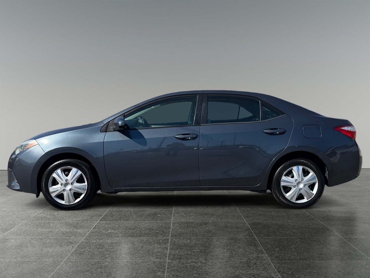2015 Toyota Corolla LE in Gray — photo 2 of 25