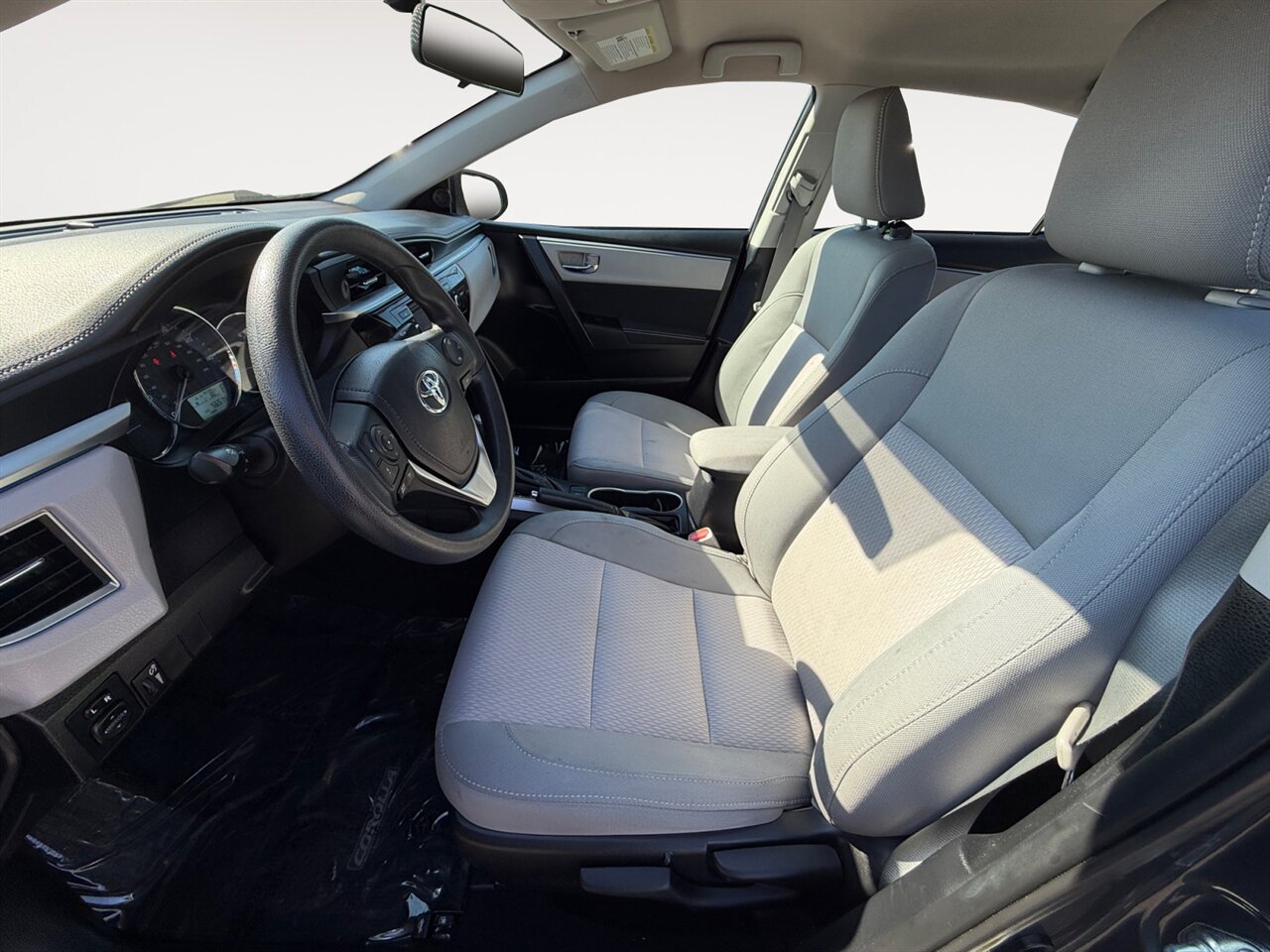 2015 Toyota Corolla LE in Gray — thumbnail 10 of 25