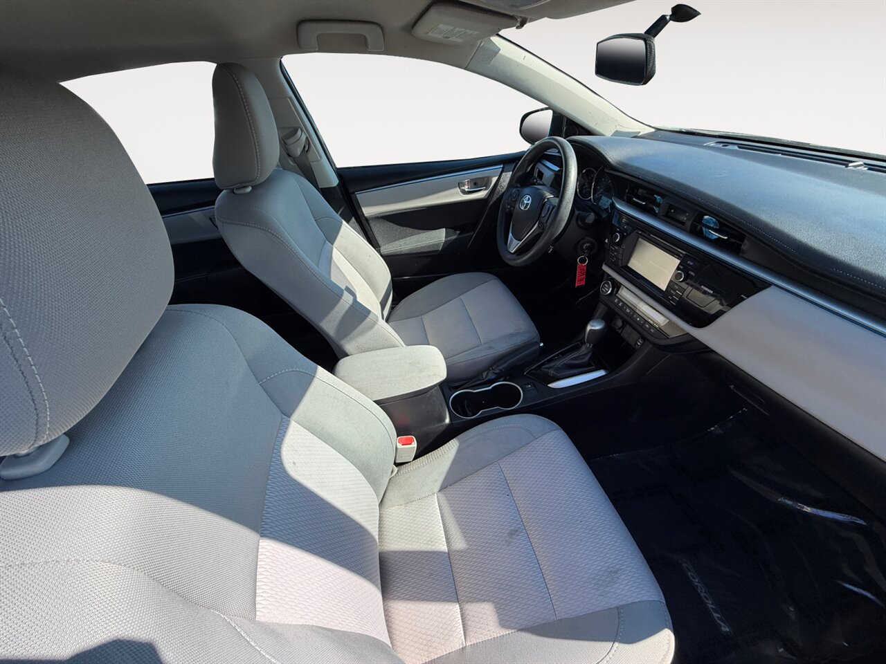 2015 Toyota Corolla LE in Gray — thumbnail 16 of 25