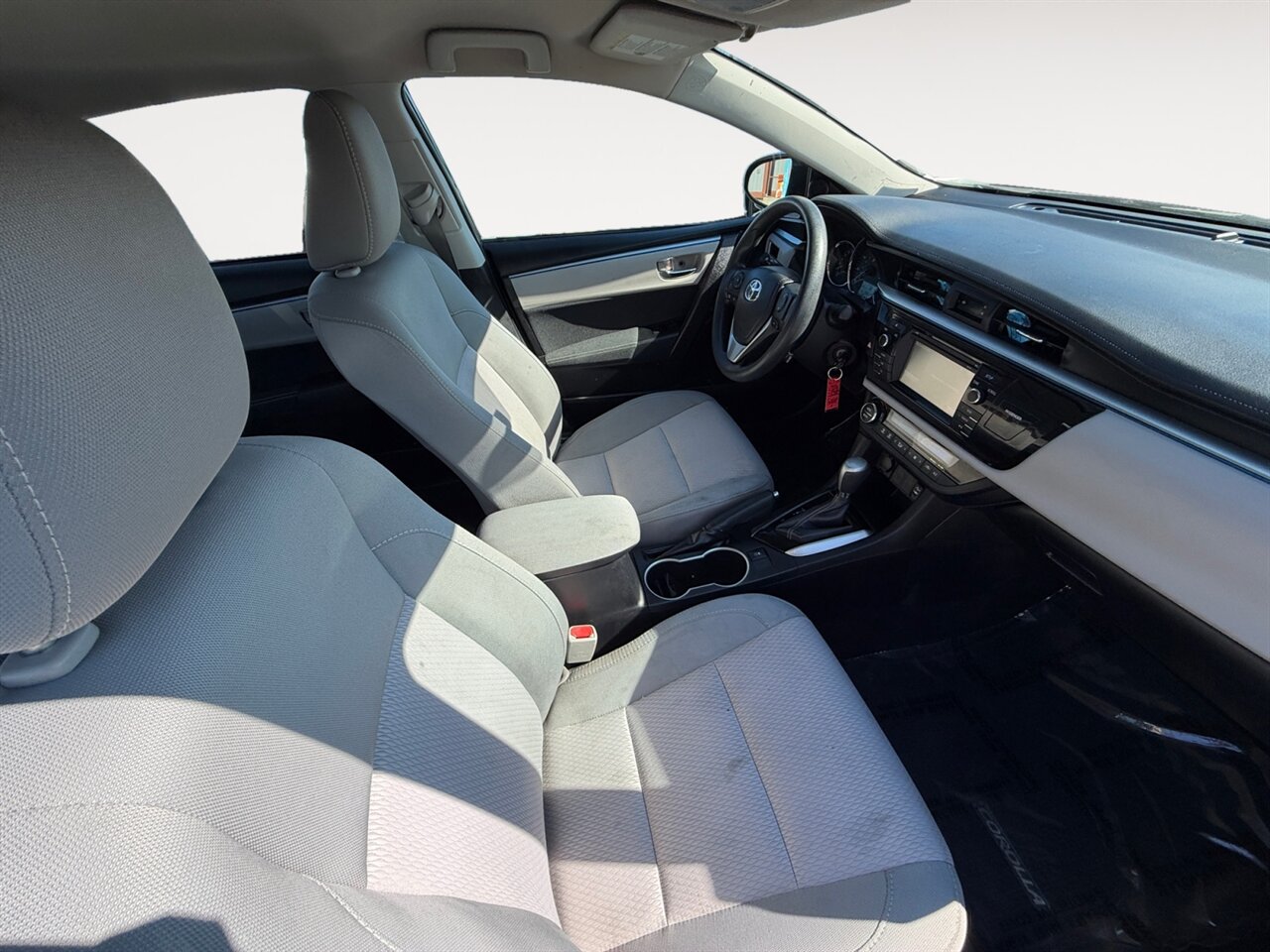 2015 Toyota Corolla LE in Gray — thumbnail 22 of 25