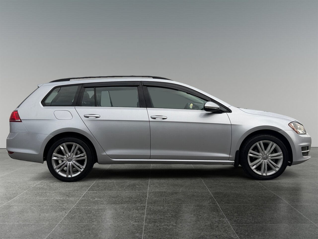 2015 Volkswagen Golf Sportwagen TDI SE in Silver — thumbnail 7 of 22