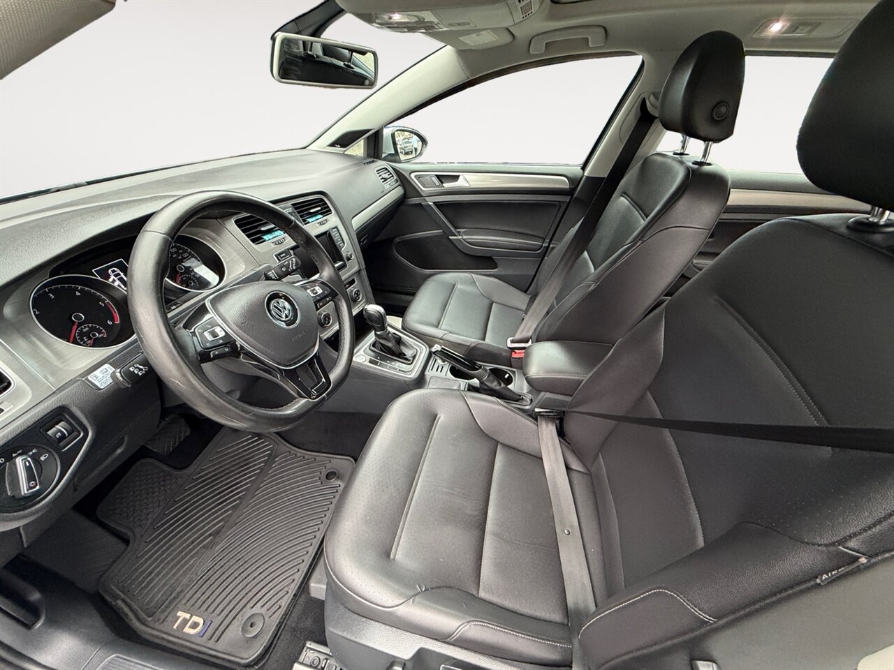 2015 Volkswagen Golf Sportwagen TDI SE in Silver — thumbnail 10 of 22