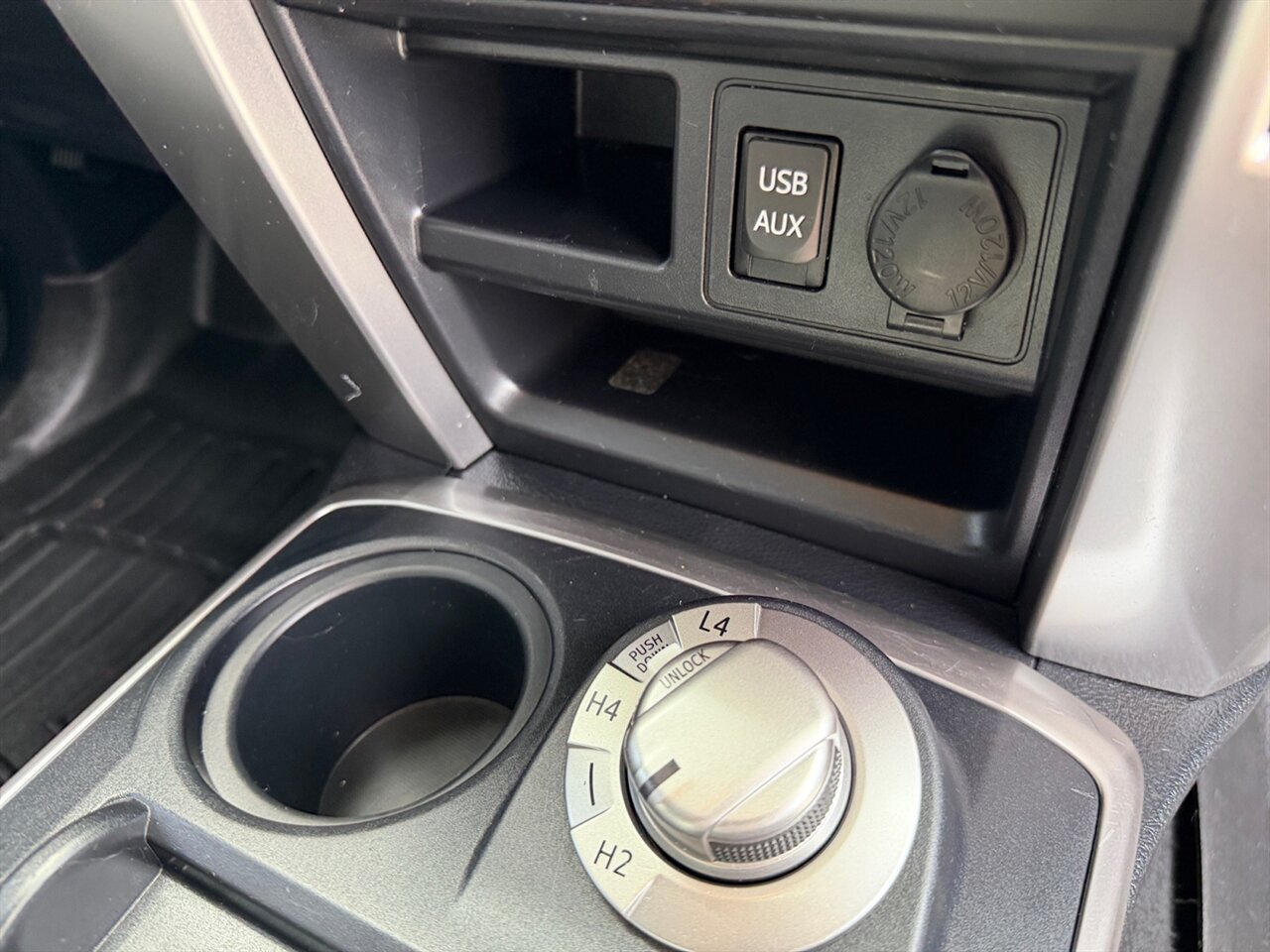 2016 Toyota 4Runner SR5 Premium in White — thumbnail 21 of 27