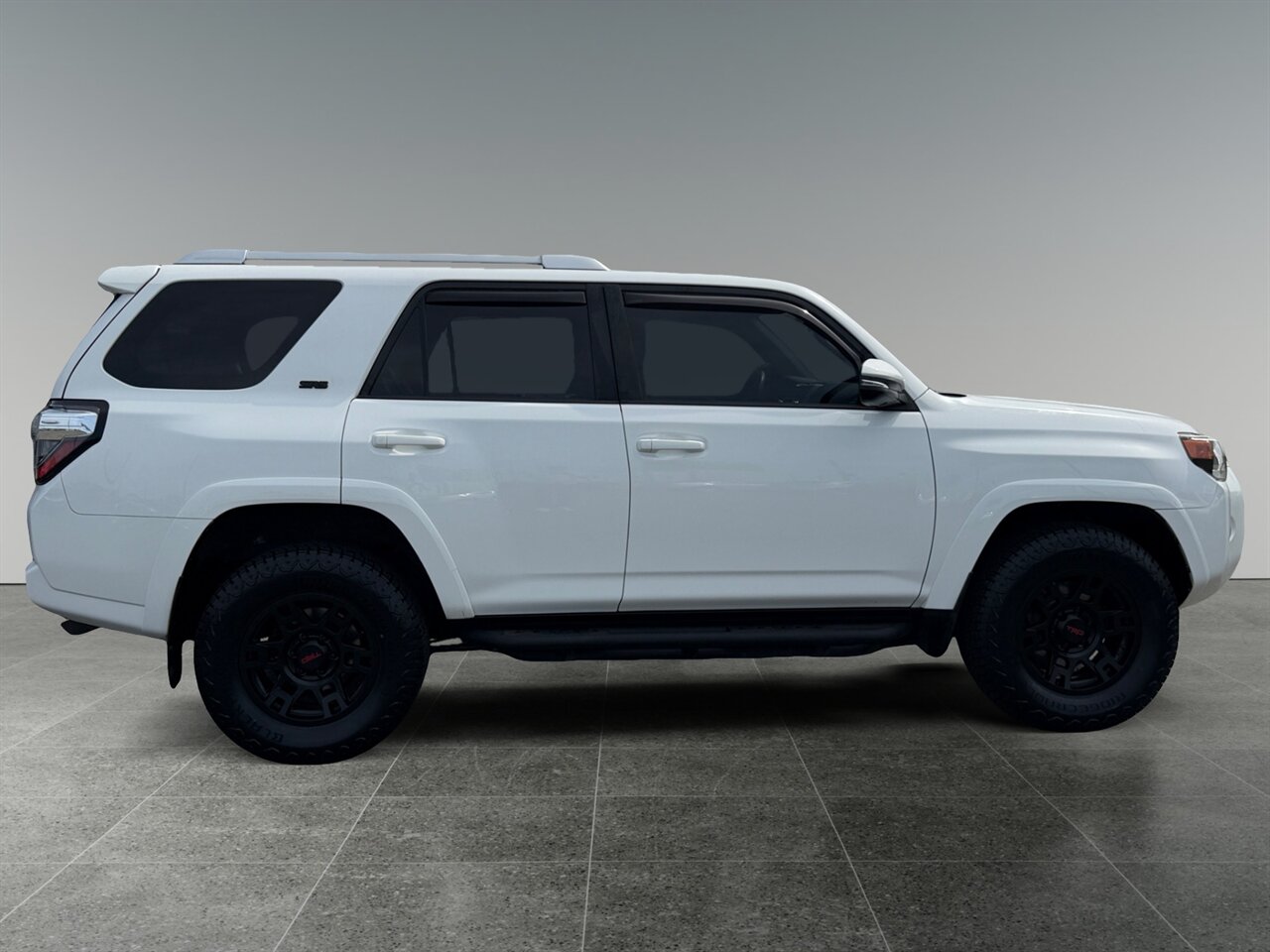 2016 Toyota 4Runner SR5 Premium in White — thumbnail 7 of 27