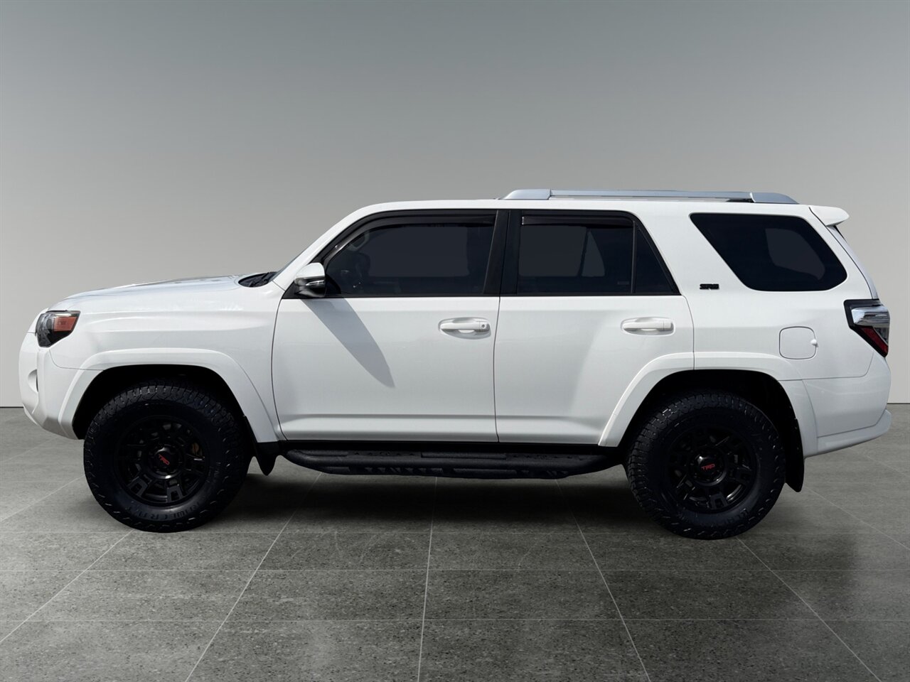 2016 Toyota 4Runner SR5 Premium in White — photo 2 of 27